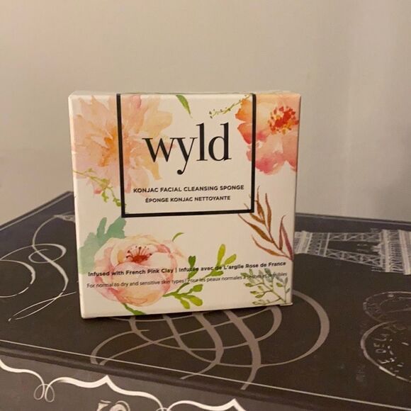 Wyld French Pink Clay Konjac Facial Sponge - Picture 1 of 3